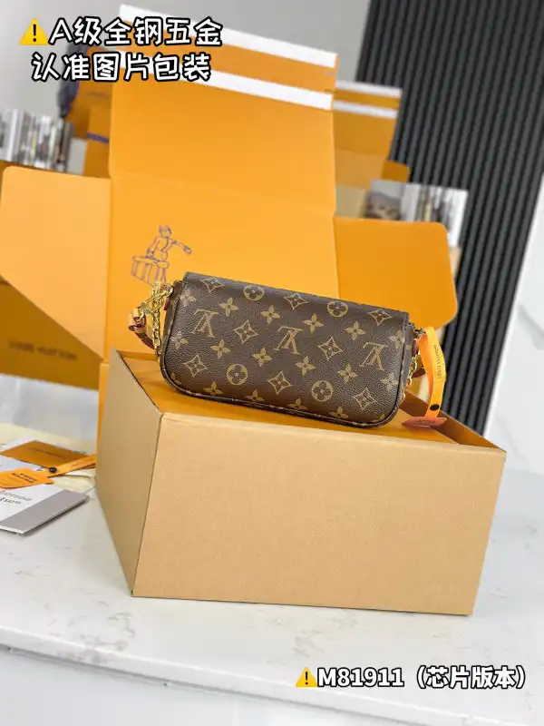 First bag ru LOUIS VUITTON Wallet on Chain Ivy