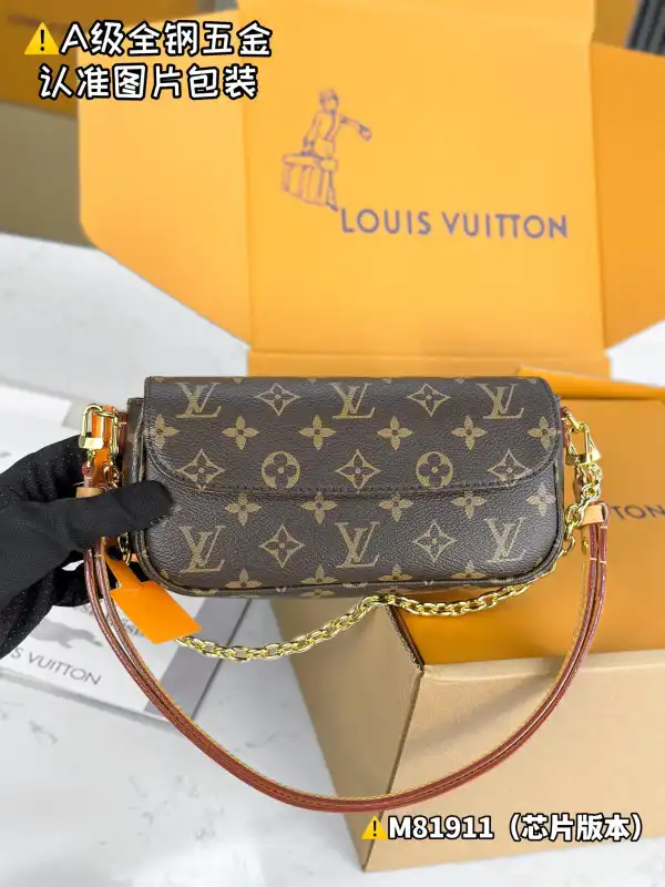 LOUIS VUITTON Wallet on Chain Ivy