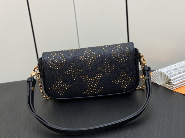 HOT SALE LOUIS VUITTON Wallet on Chain Ivy