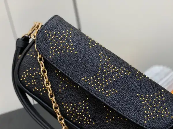 Cheap LOUIS VUITTON Wallet on Chain Ivy