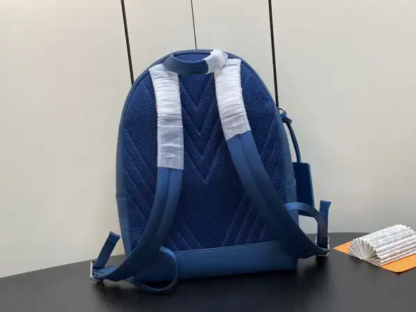 Frstbag ru LOUIS VUITTON TAKEOFF BACKPACK