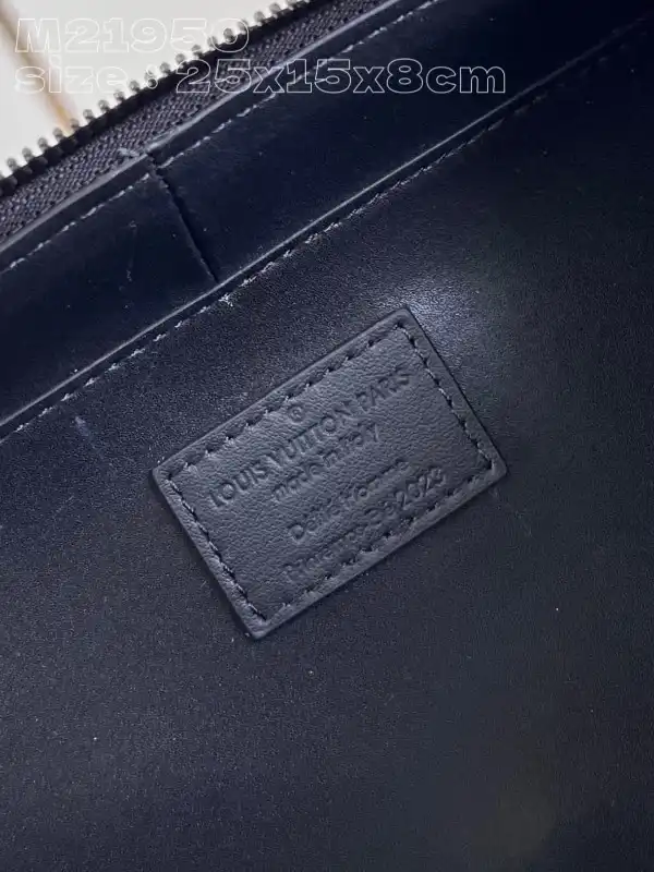 First bag ru LOUIS VUITTON Future Trunk