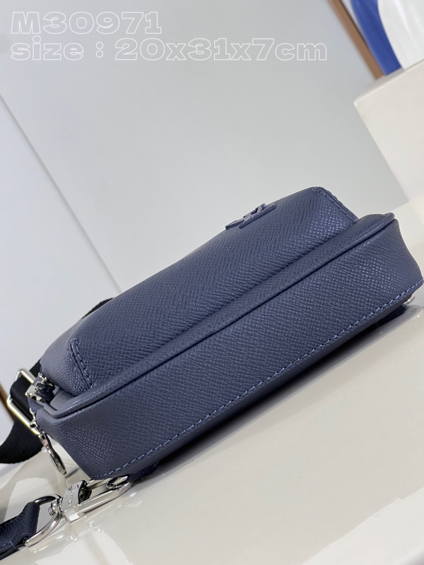 LOUIS VUITTON Avenue Slingbag NM