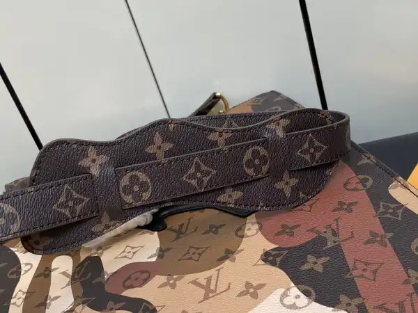 Frstbag ru LOUIS VUITTON Sac Plat NV