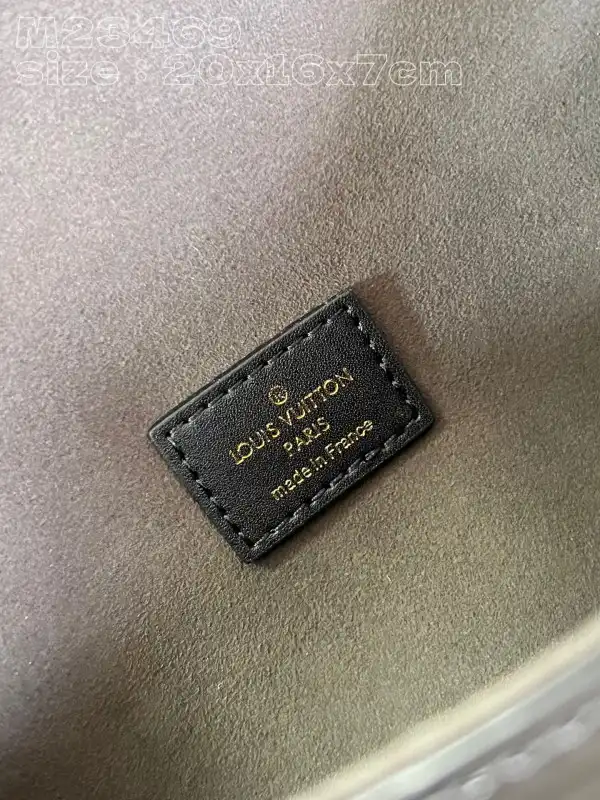 First bag ru LOUIS VUITTON Saumur BB