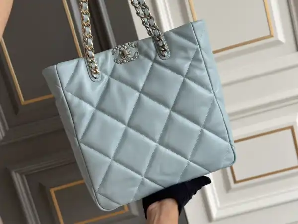 First bag ru CHANEL TOTE BAG