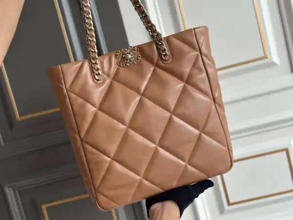 CHANEL TOTE BAG