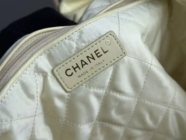 CHANEL 22 HANDBAG