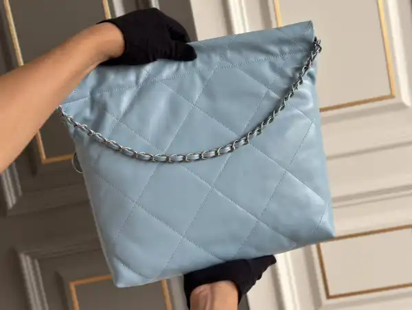 CHANEL 22 SMALL HANDBAG