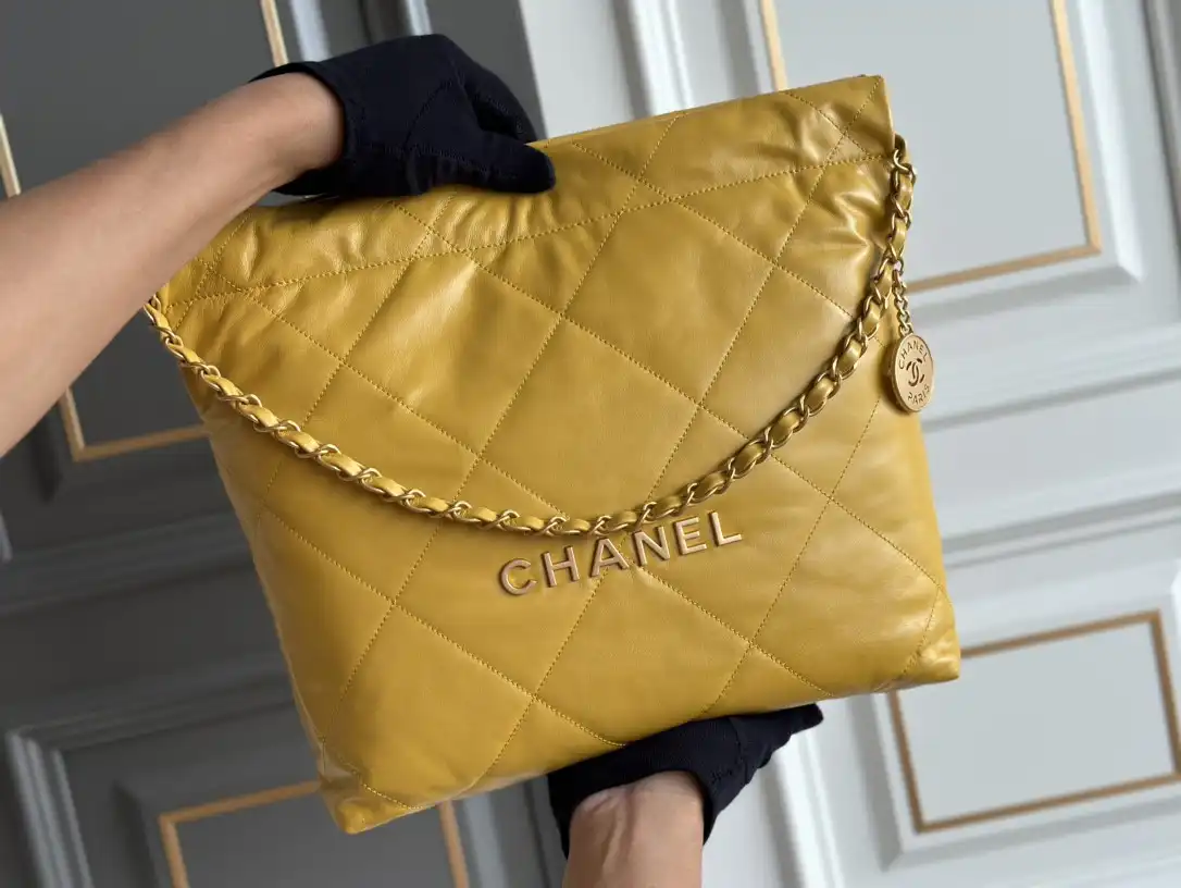 CL 22 SMALL HANDBAG