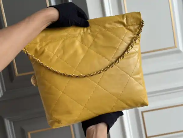 CHANEL 22 SMALL HANDBAG