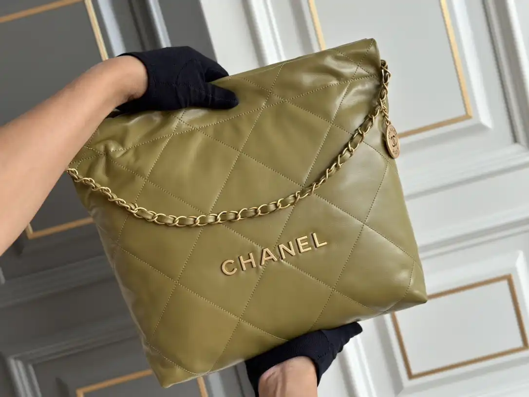 CHANEL 22 SMALL HANDBAG