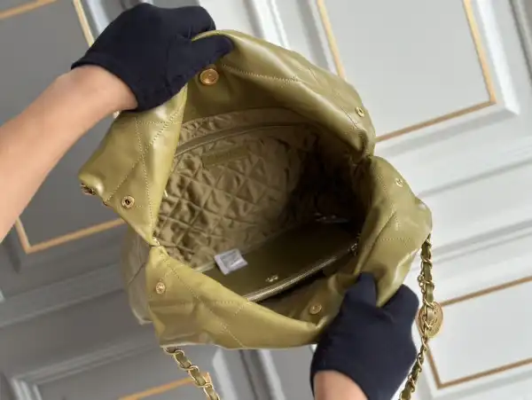 CHANEL 22 SMALL HANDBAG