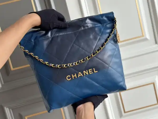 CHANEL 22 SMALL HANDBAG