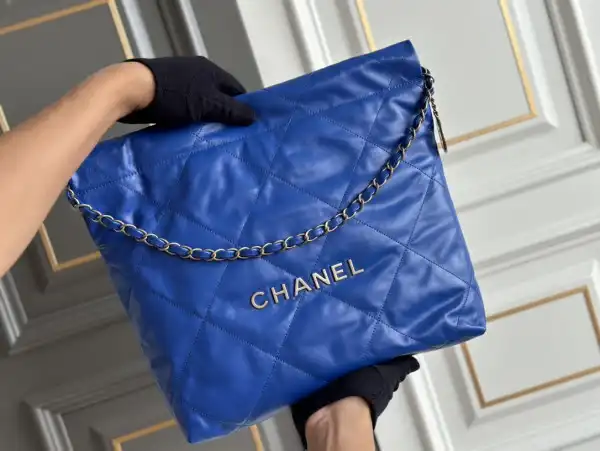 CHANEL 22 SMALL HANDBAG