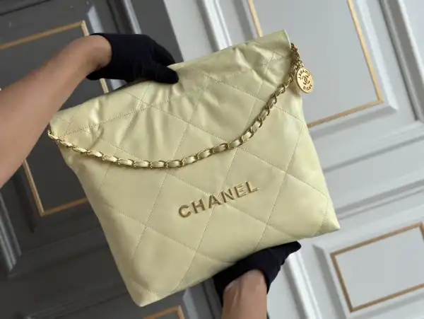 First bag ru CHANEL 22 SMALL HANDBAG