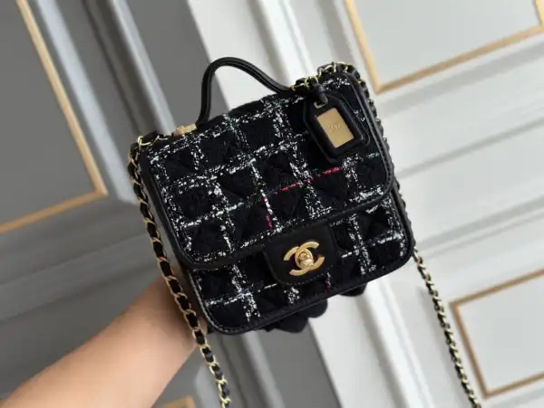 CHANEL flap bag