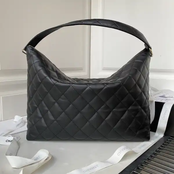 Yupoo bagsoffer CL MAXI HOBO HANDBAG