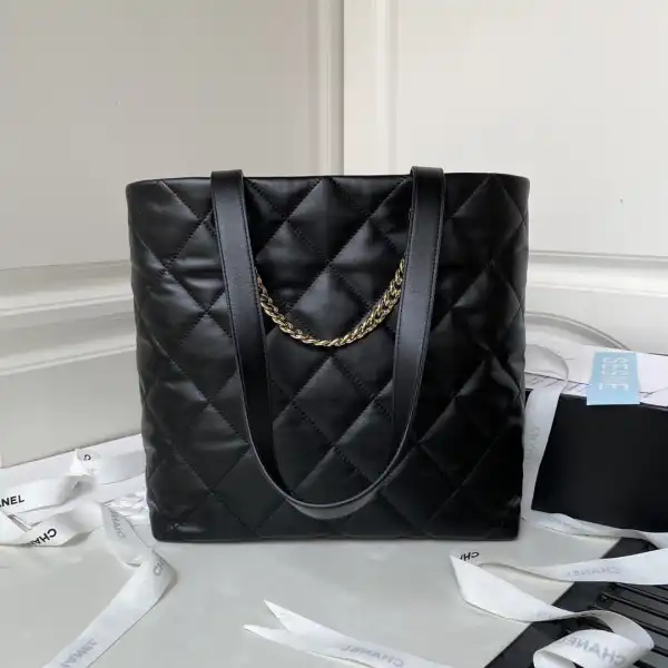 CHANEL Shopping Bag Shiny Lambskin