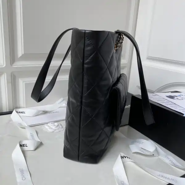 CHANEL Shopping Bag Shiny Lambskin