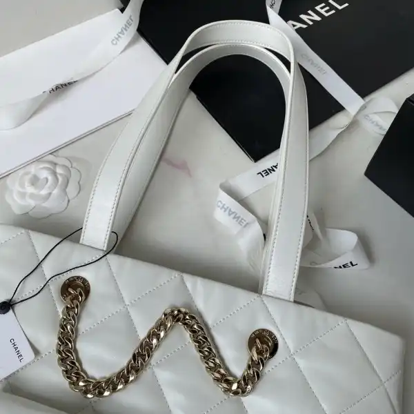 CHANEL Shopping Bag Shiny Lambskin