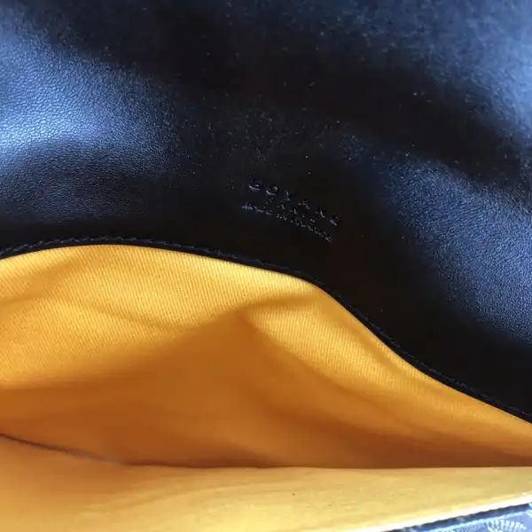 First bag ru Goyard Commando Envelope CHANELutch