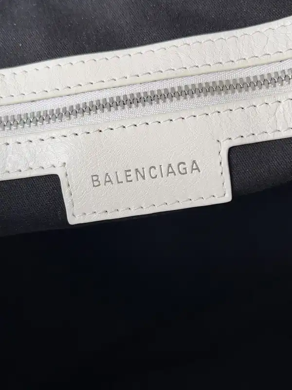 BALENCIAGA WOMEN'S NEO CAGOLE CITY HANDBAG