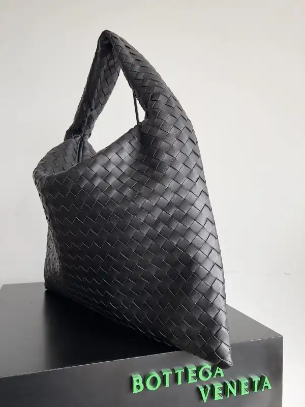 First bag ru BOTTEGA VENETA Large Hop