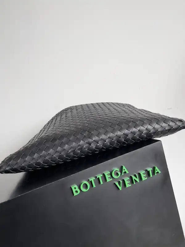 First bag ru BOTTEGA VENETA Large Hop