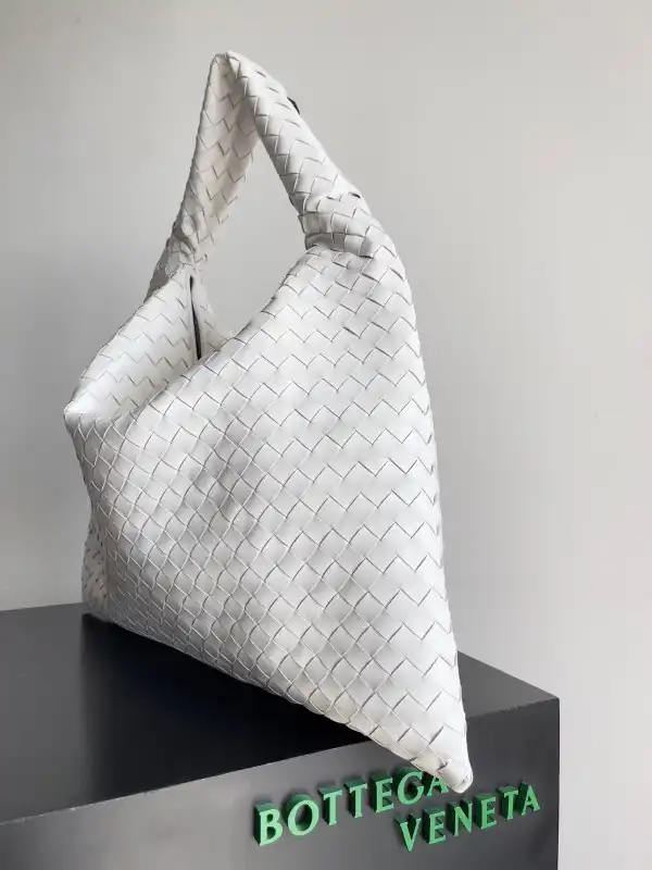 Firstbag Ru BOTTEGA VENETA Large Hop