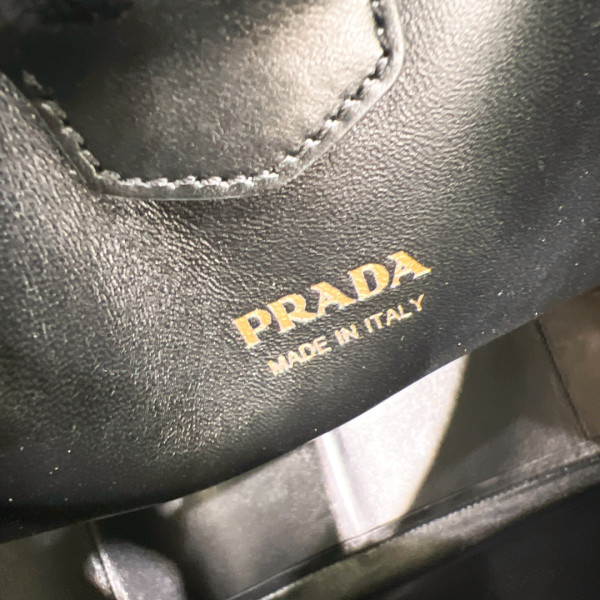 HOT SALE PRADA Large leather shoulder bag with topstitching