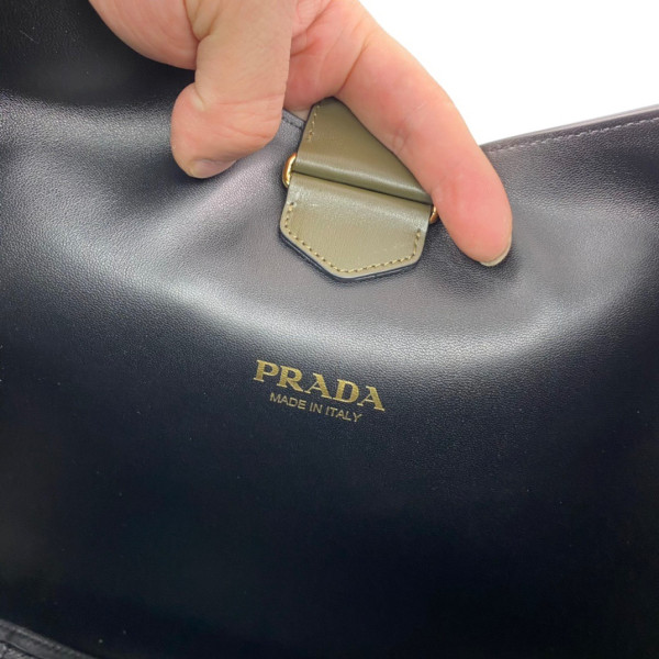 HOT SALE PRADA Large leather shoulder bag with topstitching