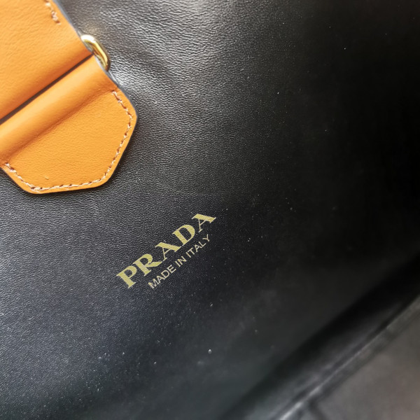 HOT SALE PRADA Large leather shoulder bag with topstitching