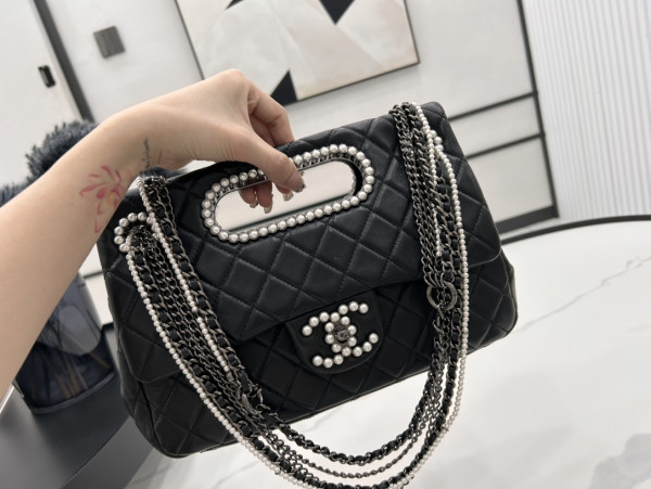 CL LARGE FLAP BAG WITH TOP HANDLE