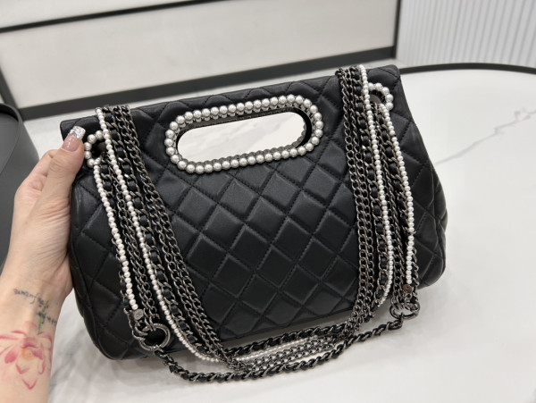 CL LARGE FLAP BAG WITH TOP HANDLE