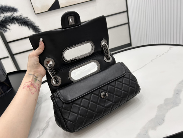 CL LARGE FLAP BAG WITH TOP HANDLE