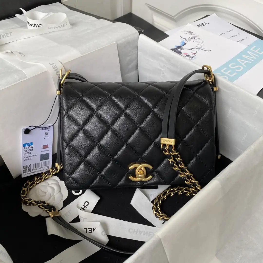 CHANEL SMALL FLAP BAG