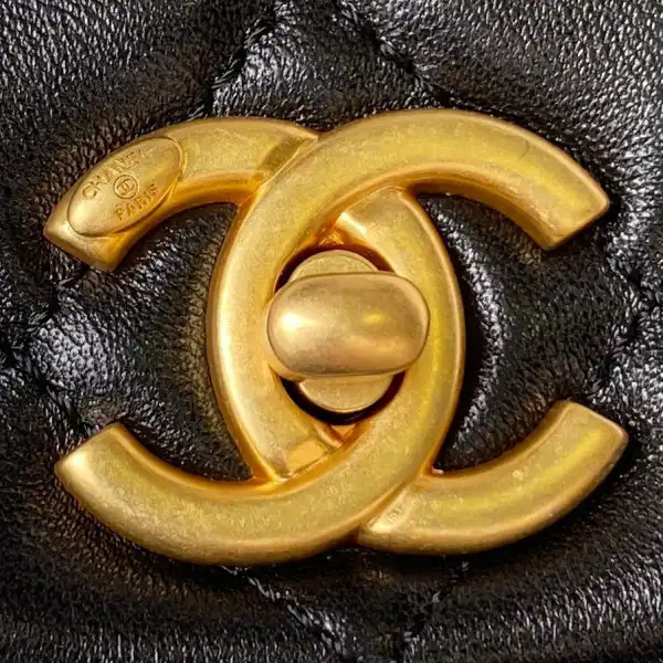 CHANEL SMALL FLAP BAG