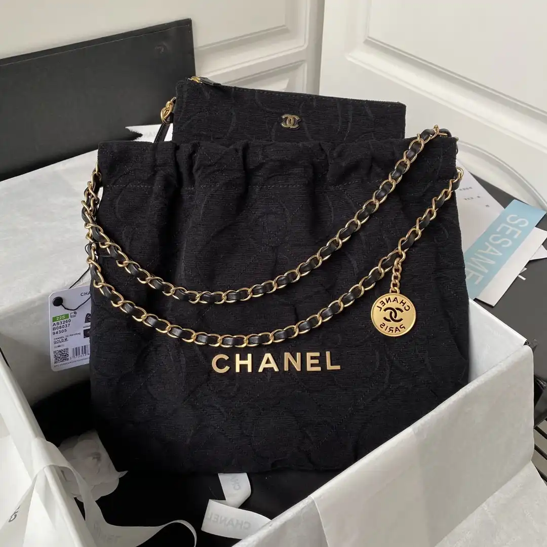 CHANEL 22 SMALL HANDBAG