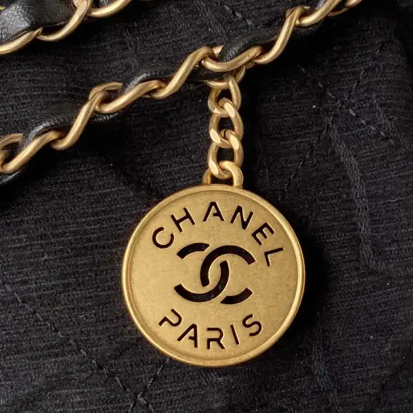 CHANEL 22 SMALL HANDBAG