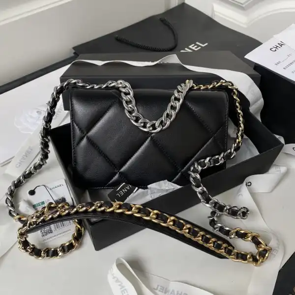 CHANEL 19 WALLET ON CHAIN