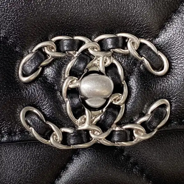 CHANEL 19 WALLET ON CHAIN