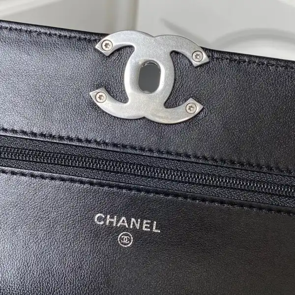 First bag ru CHANEL 19 WALLET ON CHAIN