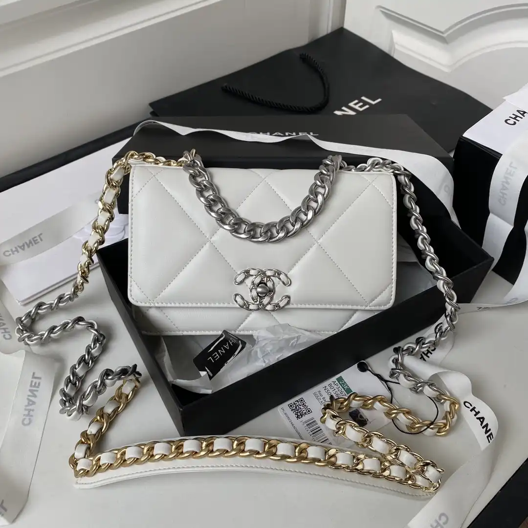 Frstbag ru CHANEL 19 WALLET ON CHAIN