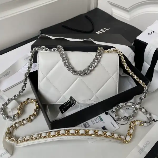 CHANEL 19 WALLET ON CHAIN