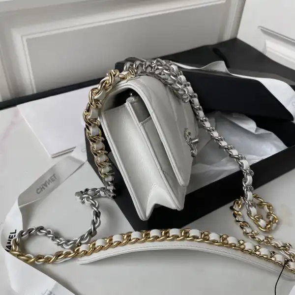 CHANEL 19 WALLET ON CHAIN