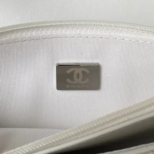 CHANEL 19 WALLET ON CHAIN