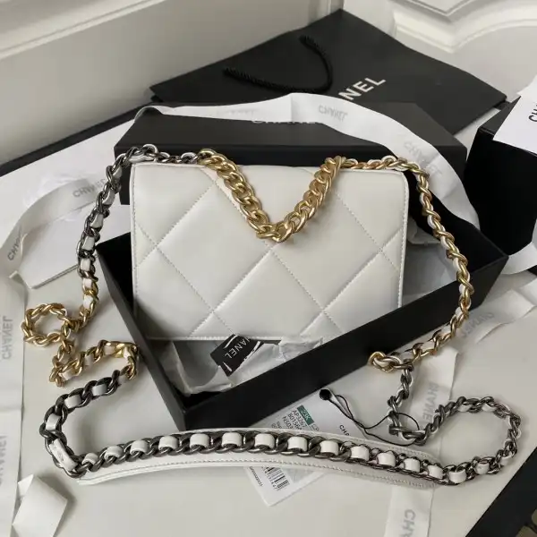 First bag ru CHANEL 19 WALLET ON CHAIN