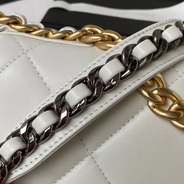 CHANEL 19 WALLET ON CHAIN