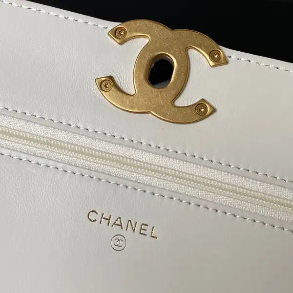 First bag ru CHANEL 19 WALLET ON CHAIN